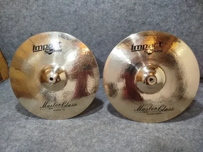 * Par Hi Hat 14" Spanking Master Class Bronze B20 Praticamente Zerado