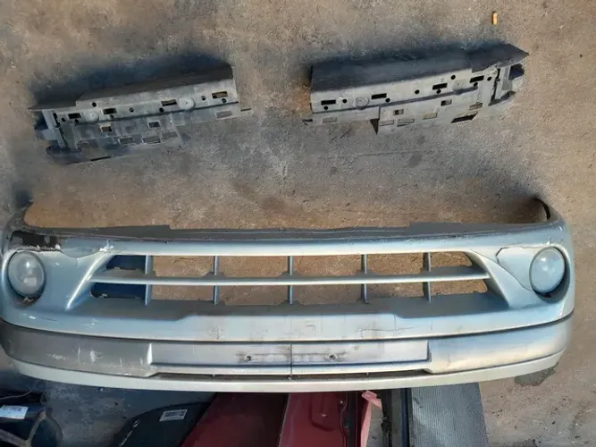 Parachoque dianteiro com milhas Renault scenic 2004