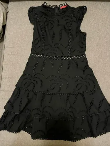 Vendo vestido de laise preto tamanho P
