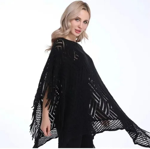 Poncho de Malha Preto com Franjas