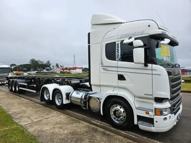 Scania R440 6x2 Highline Ano 18 Teto Alto automático +Bug de container Randon 40pés ano 20