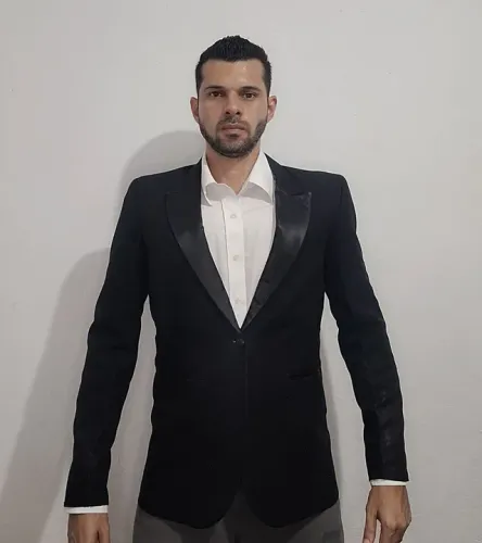 Blazer Preto Slim Nº 52, bonito, bem confortável, original, sofisticado. 