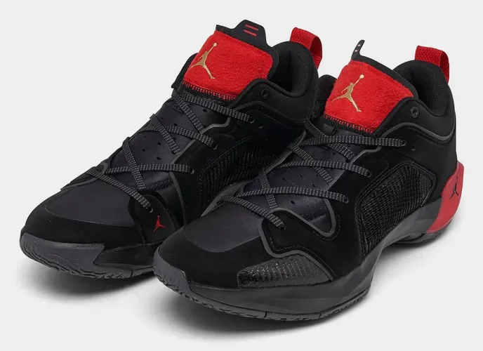 Tênis de Basquete Masculino Air Jordan 37 Low cor/colorway 'Bred'. Tamanho 46 BRA;<br>