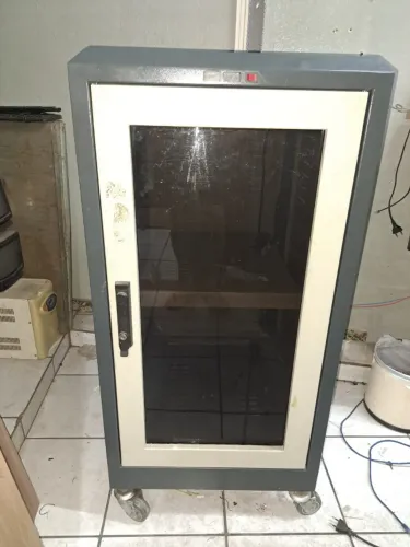 Rack de piso, Dimensoes 100 x 50 x 60 cm, 1 Bandeija Fixa e 1 Movel, Rodizios, Completo.