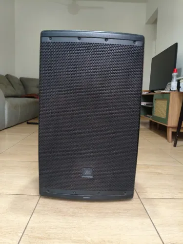Caixa de som / Monitor de palco JBL EON 615 portátil com bluetooth preto