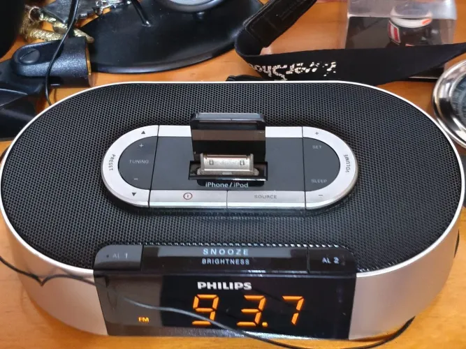 Rádio Relógio Philips AJ7030D (Usado) com Dock para iPod/iPhone - Som e Conveniência!