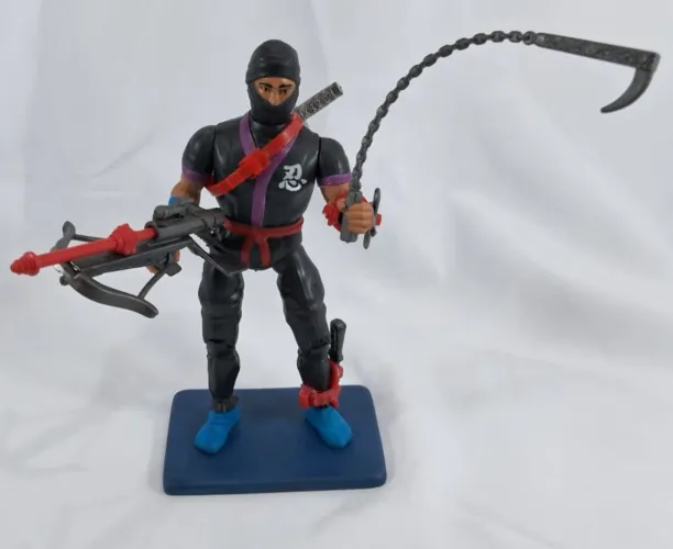 Boneco Dragão Negro coleção Rambo Glasslite completo, perfeito com base. SAVAGE.
