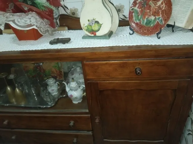 Móvel Antigo de Madeira