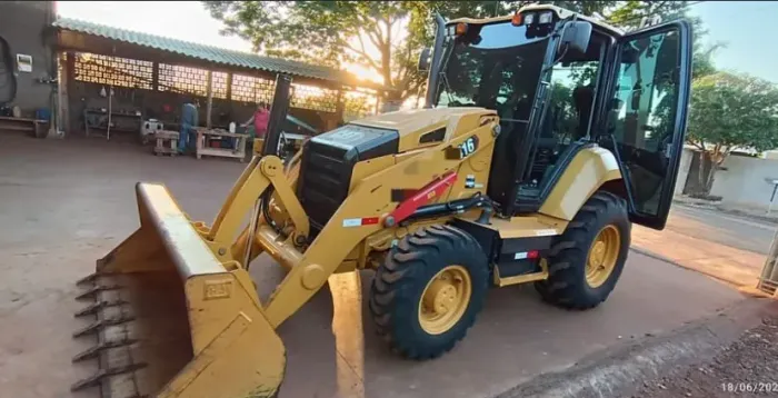 Retroescavadeira Caterpillar 416 22//22 - Parcele Agr!