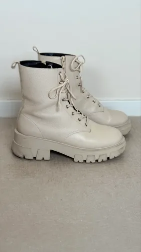 Bota coturno off white 36/37