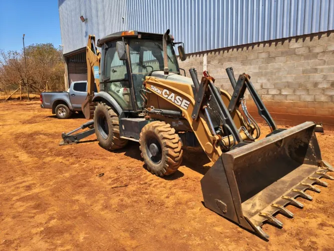 Retroescavadeira case 580n 4x4 ano 2017