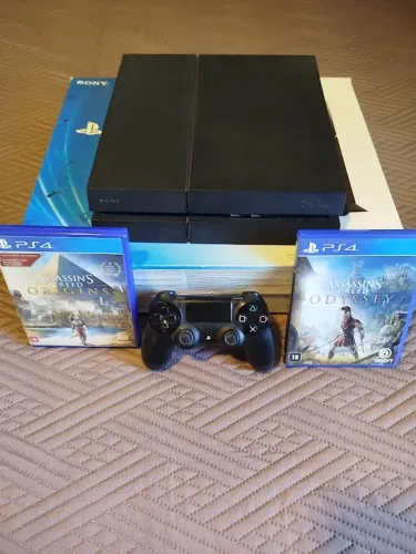 PS4 500Gb + 1 controle + 2 jogos