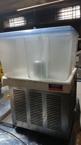 Refresqueira. Moedor de carne. Cortador de frios 
