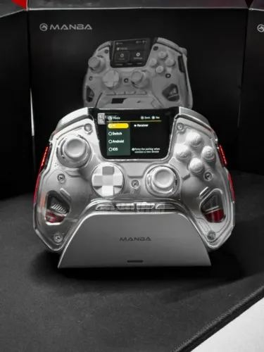 Controle Profissional Manba One V2 - Com RGB, Hall Effect, Dock p/ Carregamento, Tela Led