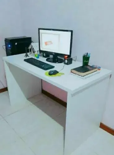 Mesa escrivaninha 100% nova em MDF