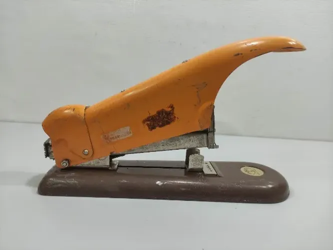 Grampeador Rapid 9 Manual Grampeia Até 100 Folhas Pkp (Usado)