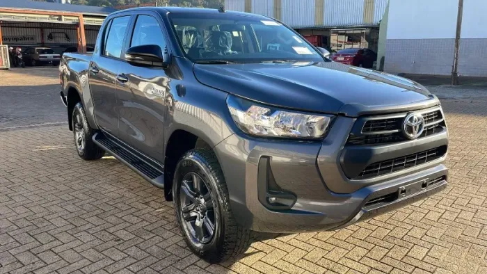 Toyota Hilux CD SR 4X4 2.8 TDI Diesel Aut. 2025