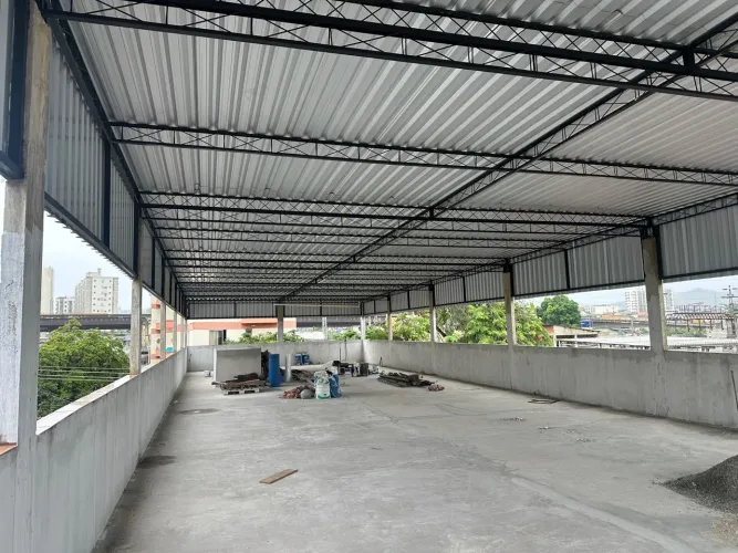 Alugo espaço com 300 metros 