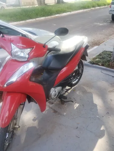 vendo moto honda biz 110i ano e modelo 2022