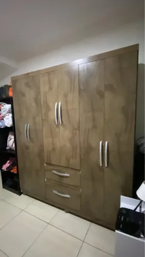 Guarda-Roupa Amadeirado 6 Portas e 2 Gavetas