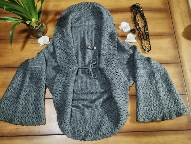 Cardigan de lã macia Tamanho M marca Babado Forte