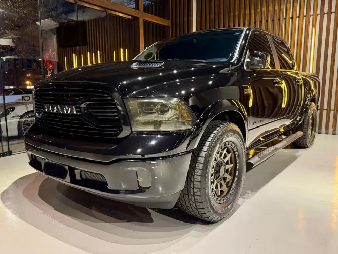 Ram Classic Laramie 5.7 V8 16V Gasolina 4X4 Aut. 2022