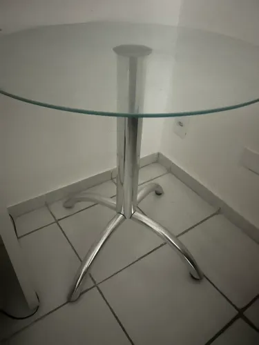 Mesa inox com tampo de vidro com 4 cadeiras em inox 