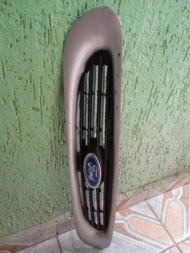 Grade Dianteira Ford Escort Europeu