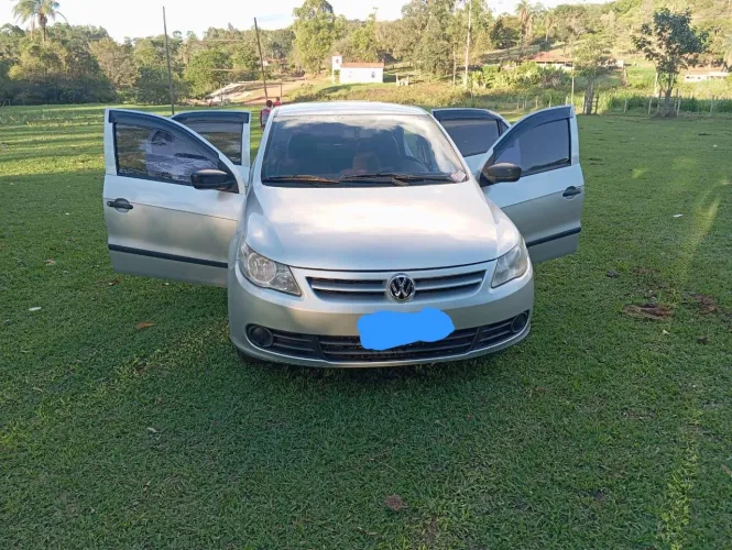 Oportunidade p/ quem quer economizar: voyage 1.0, com Docs ok! 