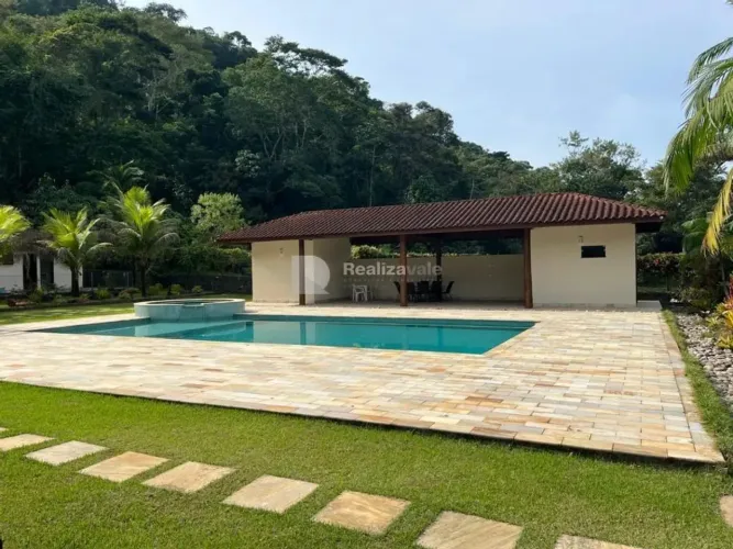 Sobrado à venda em Ubatuba, Centro, com 4 suítes, com 1000 m²