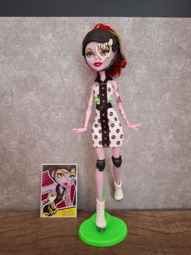 Boneca Monster High - Operetta Skultimate Roller Maze G1