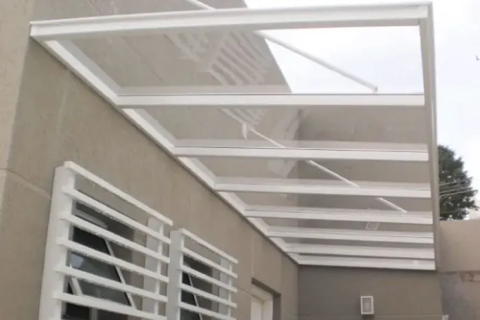 ? COBERTURAS, GARAGENS E TOLDOS EM ALUMÍNIO E POLICARBONATO - ELEGÂNCIA E PROTEÇÃO PARA S