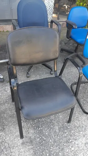 Cadeira de escritório fixa preta - usada