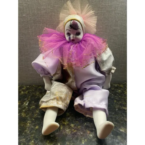 Boneca antiga Pierrot Decorativa em Porcelana - Roupa Lilás e Dourada