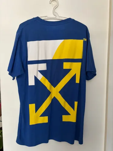 Camiseta Off-White Azul com Estampa Exclusiva