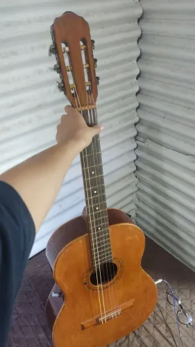 Violão Elétrico Giannini funcionando no som, bom para igreja ou para tocar sozinho!