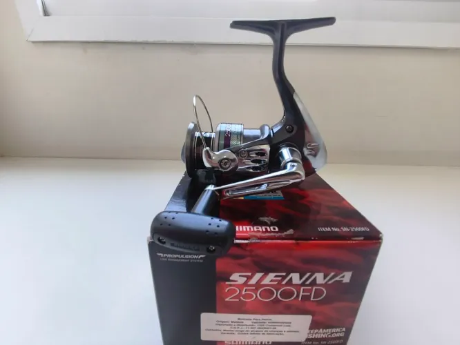 Molinete Shimano Sienna 2500 FD + Rolo de Linha Stamina NT 30