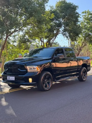 Ram Classic Laramie Night Edition 5.7 V8 16V Gasolina 4X4 Aut. 2022