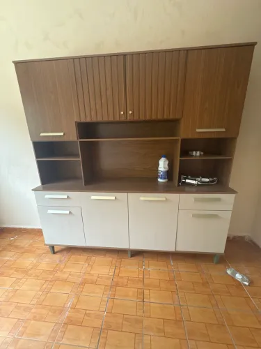 Armário novo, nunca usado chegou essa semana e preciso mudar não vou conseguir levar