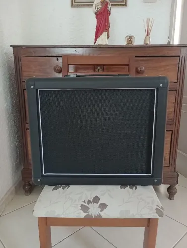 Caixa Gabinete 1x10" Estilo Marshall Falante Jensen C10/50 Eléctric Lightning 