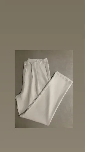 Calca feminina número 44 cor creme
