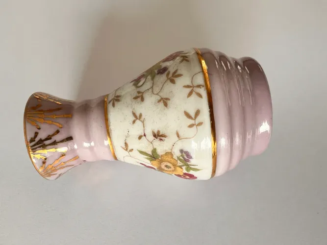 Mini Vaso em Porcelana Rosa e Branca ? Florais Pintados à Mão