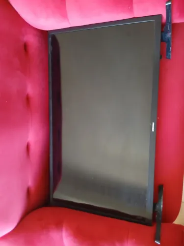 TV Samsung 32 polegadas (Retirada de peça)