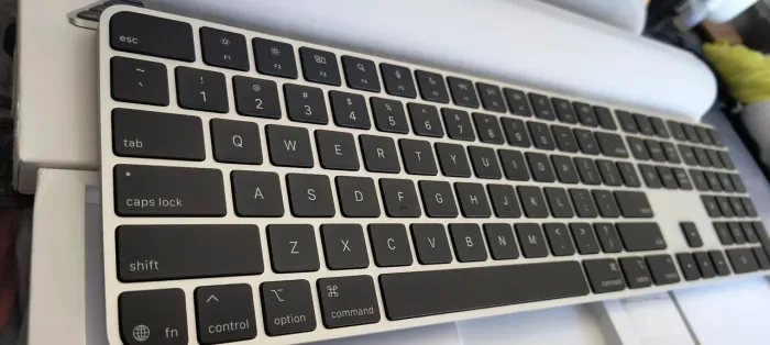 ?Apple Magic Keyboard com Touch ID e Teclado Numérico (Teclas Pretas) - Na Caixa, Sem Uso!