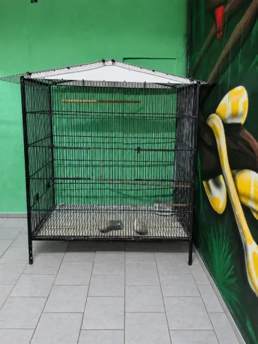 GAIOLA GRANDE PARA AVES - ESPAÇOSA E FUNCIONAL