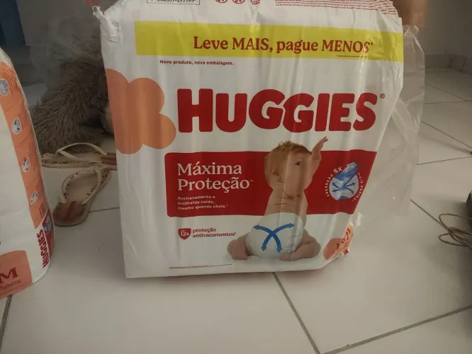 Fralda Huggies M, pacote 196 Und