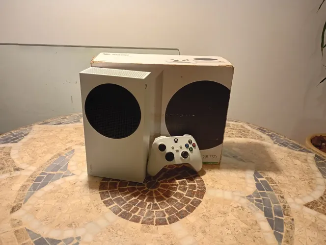 Xbox Series S + 1 Controle Original + Caixa Original - Perfeito Estado<br>