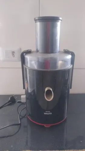 Máquina de fazer suco com a fruta inteira  juicer philips walita 