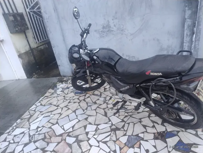 Vendo titã quitada e selada