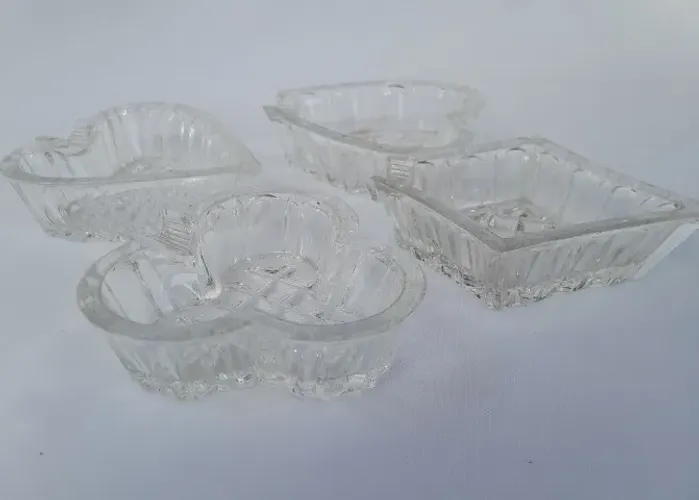 Conjunto de cinzeiros de naipes de baralho